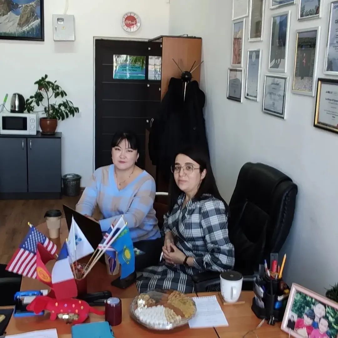 Команда Enigma.KZ в офисе